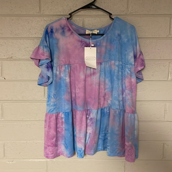 Beautiful and oh so soft cotton candy colors ladies you have to get this. - Picture 1 of 3